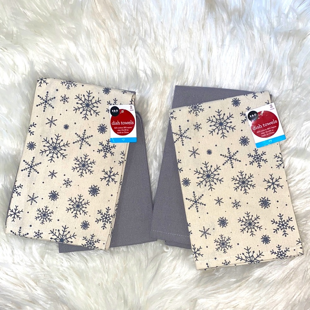 Design Group Gray and White Snowflake Print Dish Towels